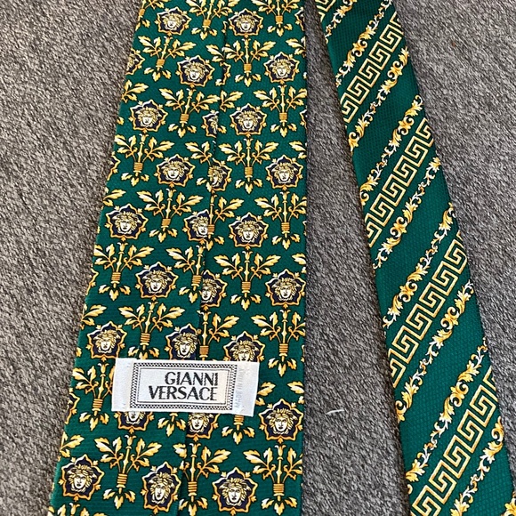 Versace tie - Picture 3 of 6